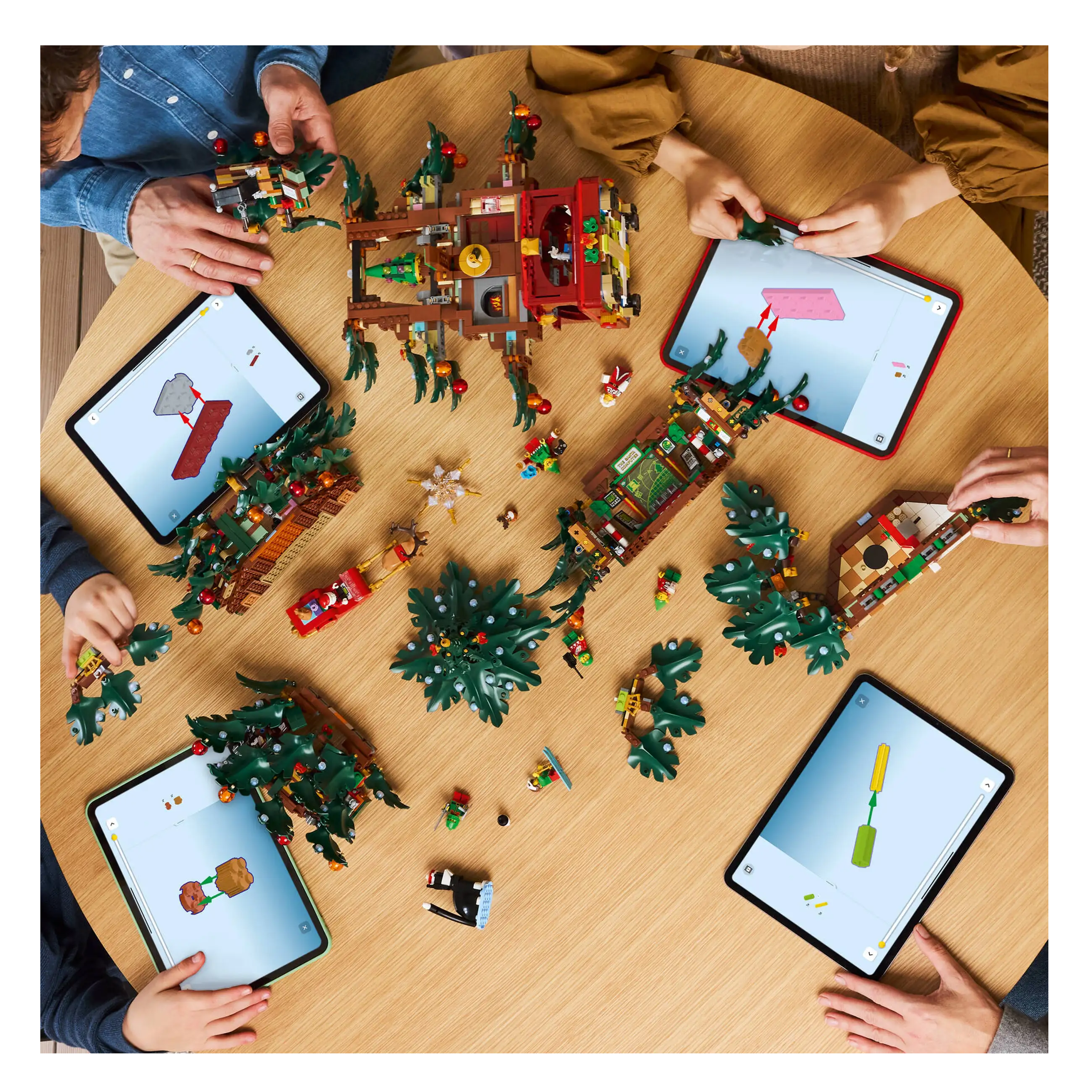 LEGO® 41843 Family Christmas Tree | Brickfreak.store