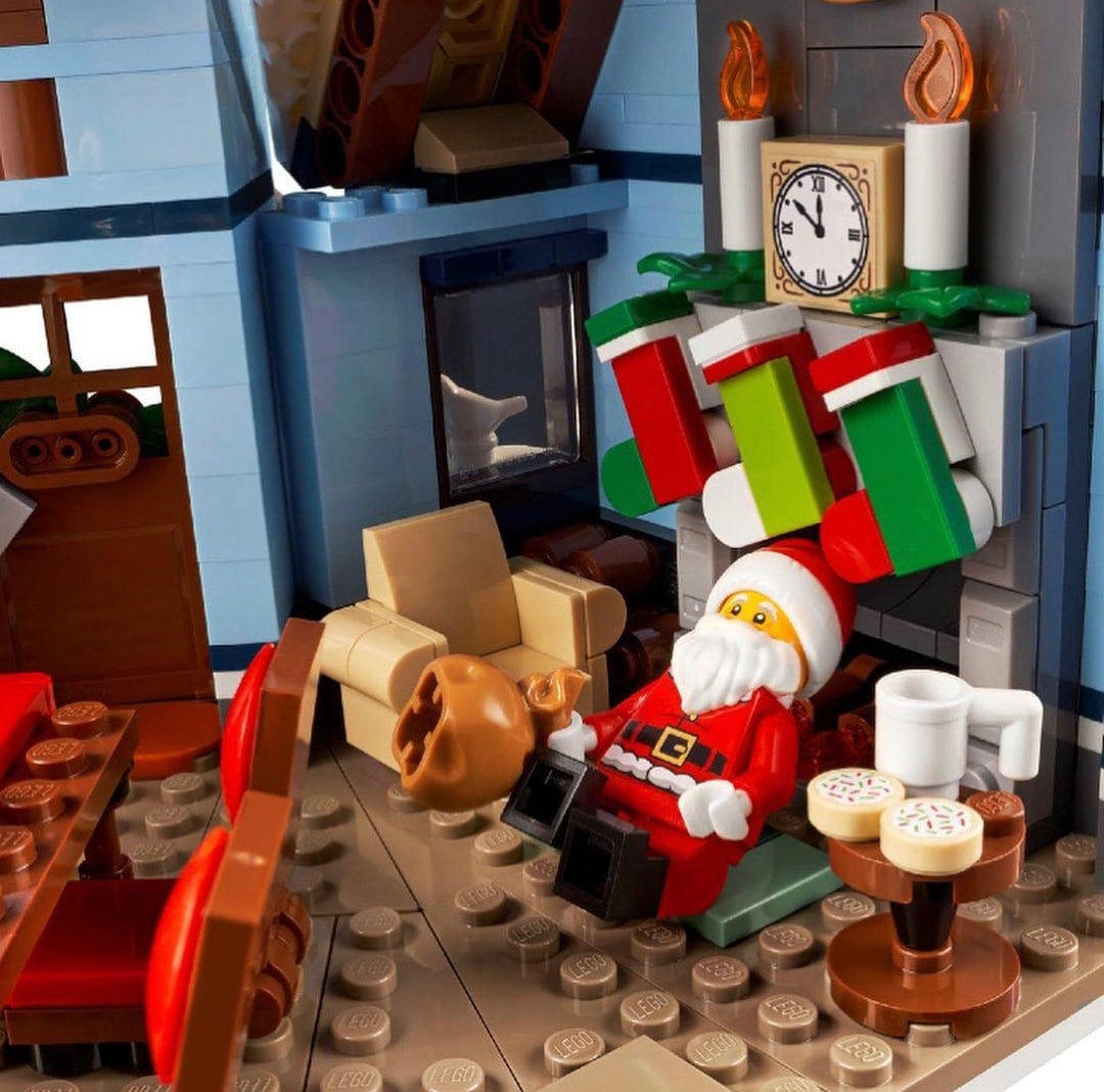 LEGO® 10293 Creator Expert Santa's visit | Brickfreak.store